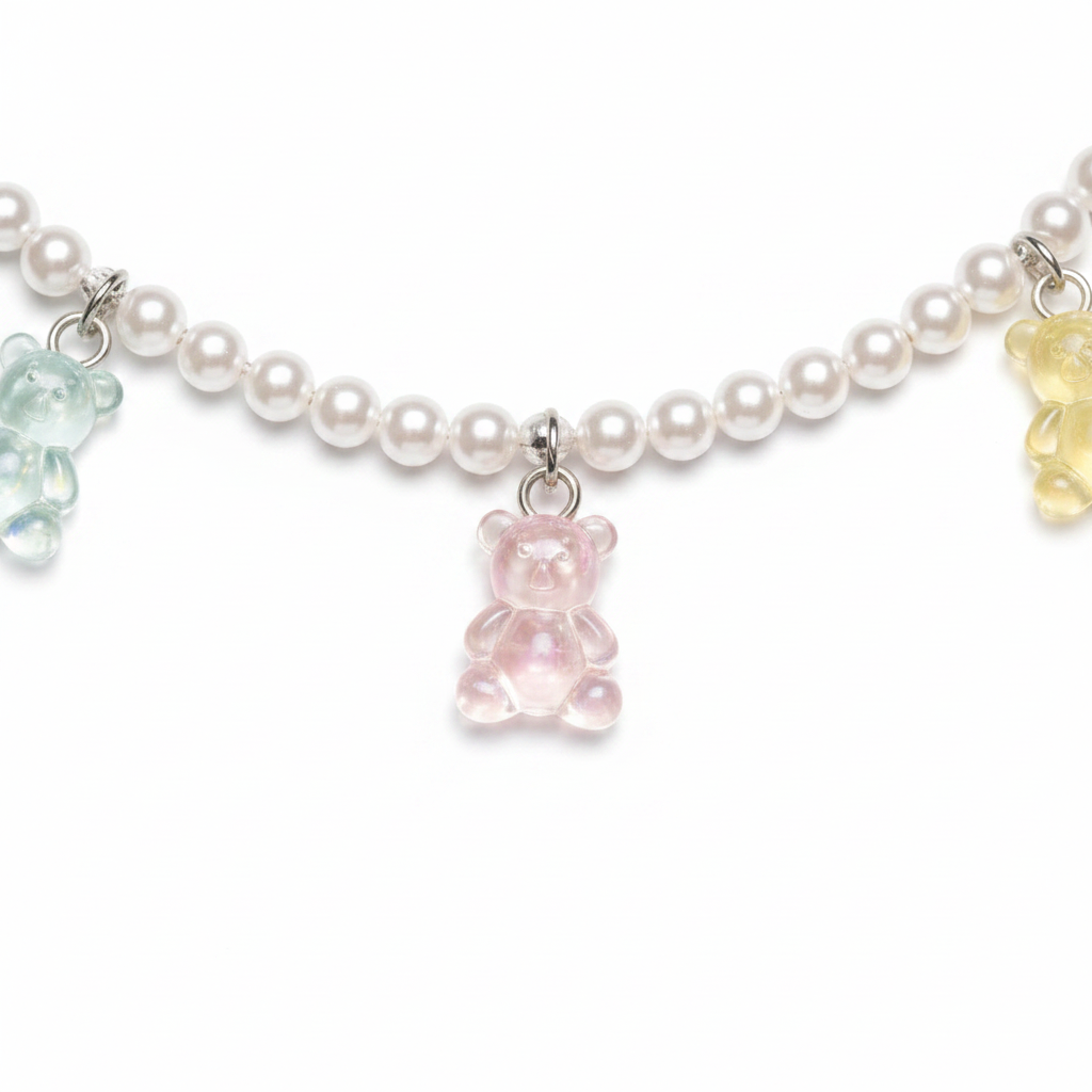 Pearl hat chain with bears center zoomed close-up