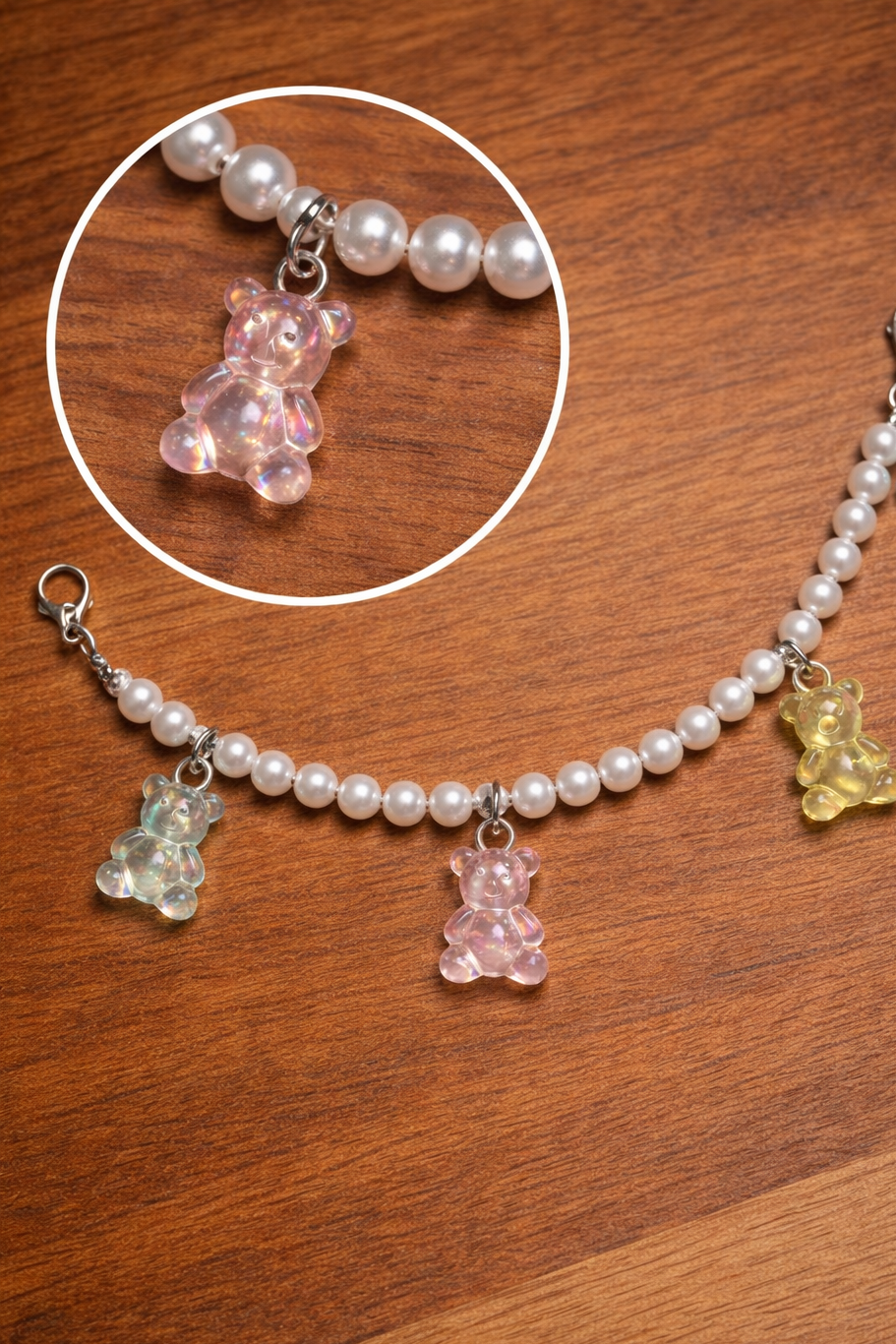 Pearl hat chain with bears